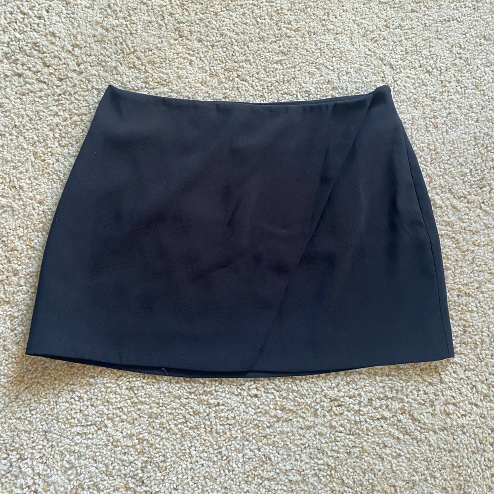Forever 21 black mini skirt